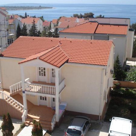 Apartments Megy Novalja Exterior photo