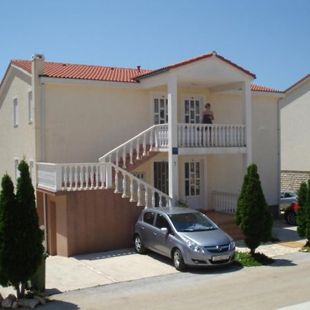 Apartments Megy Novalja Exterior photo