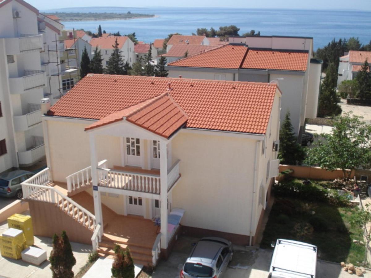 Apartments Megy Novalja Exterior photo