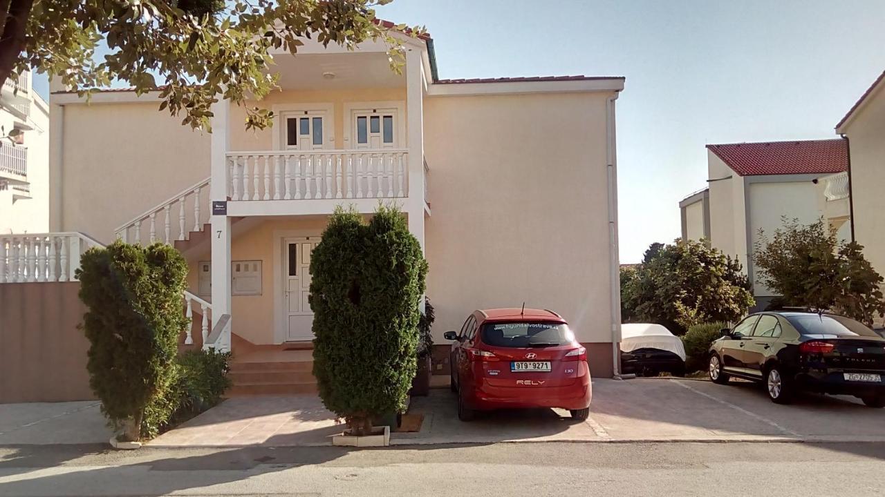 Apartments Megy Novalja Exterior photo