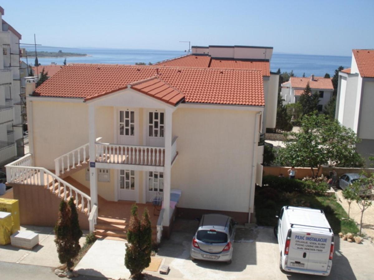 Apartments Megy Novalja Exterior photo